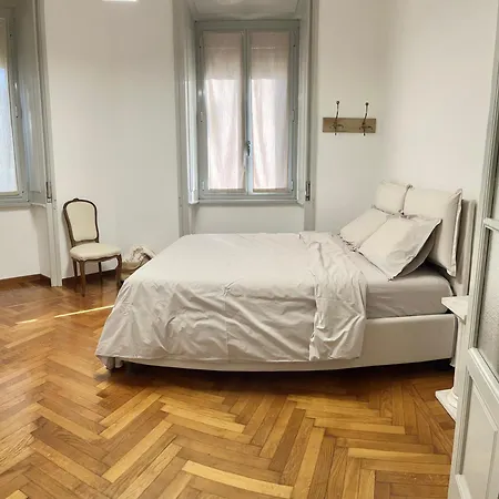 Elegante Stanza Matrimoniale Alloggio in famiglia *